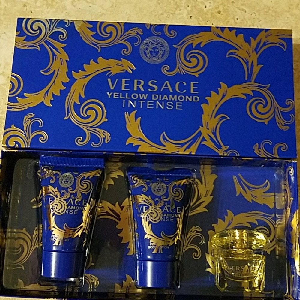 COPY - Versace perfume